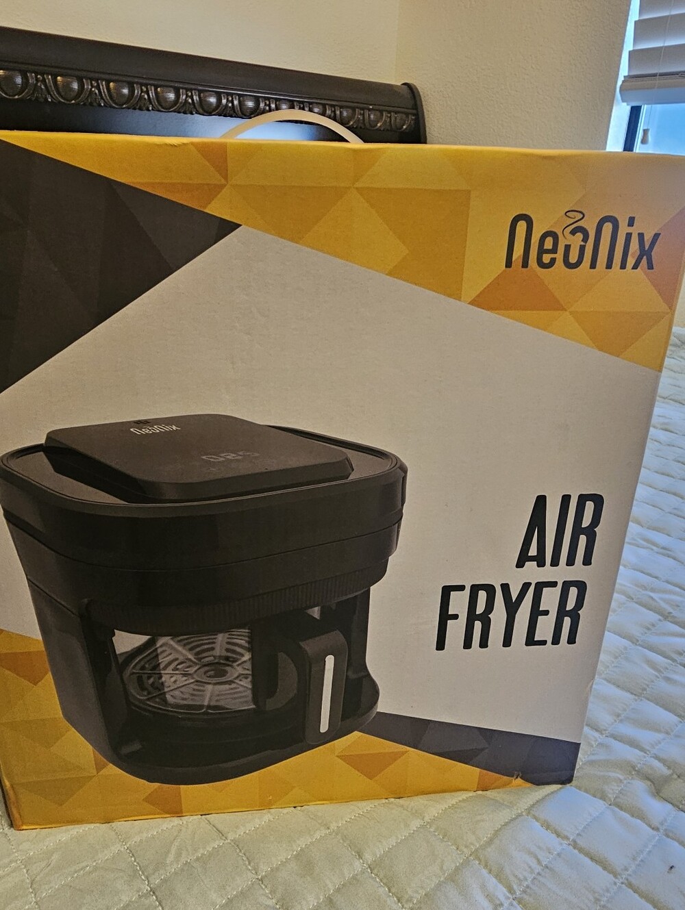New 5 liter capacity air fryer/LED DISPLAY (120V /1350 POWER) - Picture 3 of 4
